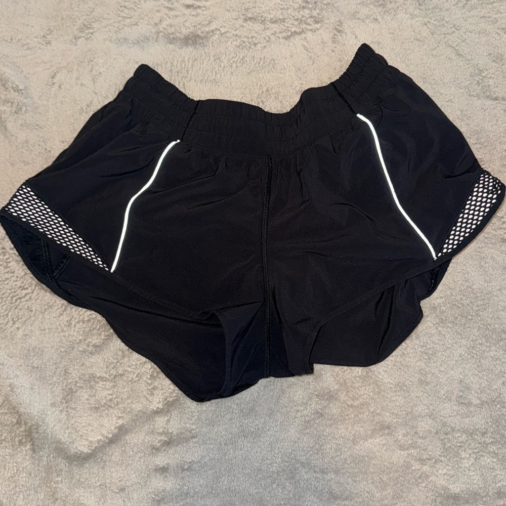 Lululemon Hotty Hot shorts size 6